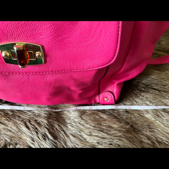 Cute pink bag is the perfect pop of color and it’s ready for you! - Picture 2 of 7